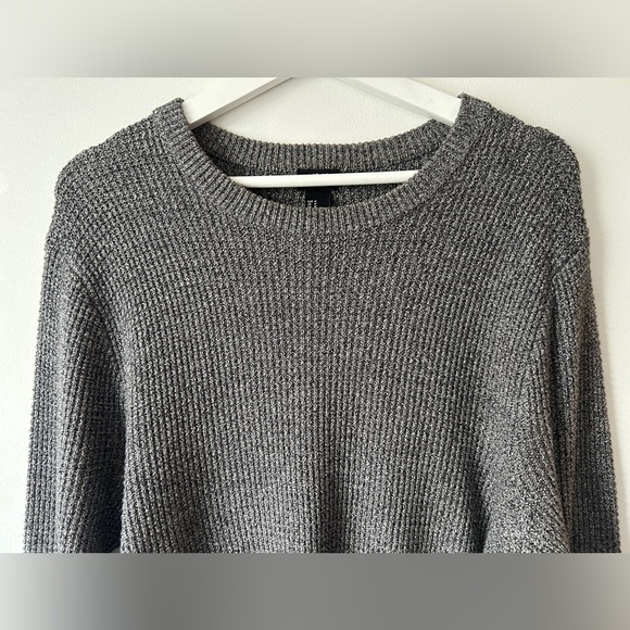 H&M - Grey Crew Neck Waffle Knit Sweater, Relaxed Fit (Size Men’s Medium M) - Picture 2 of 4